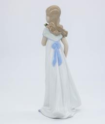 Lladro 8213 A Special Occasion image 3