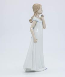 Lladro 8213 A Special Occasion image 5