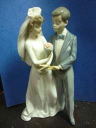 Lladro figurine just Married image 1