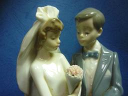 Lladro figurine just Married image 2