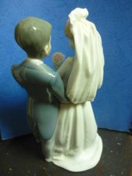 Lladro figurine just Married image 4