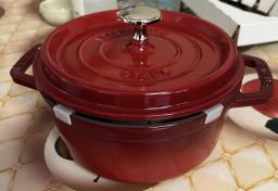 Like new Staub 18cm Round Cocotte Red image 3