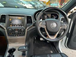 2015 Jeep Grand Cherokee Overland image 6