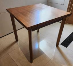 Free extending solid wood table image 1