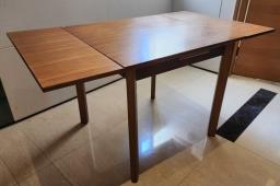 Free extending solid wood table image 2