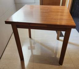 Free extending solid wood table image 3