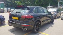 2016 Porsche Cayenne S image 6