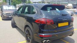2016 Porsche Cayenne S image 8