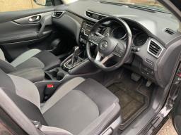 2018 Nissan Qashqai 2016 Hyundai Tucson image 3