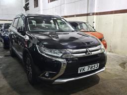 2018 Outlander  2017 Lexus Nx300h image 2