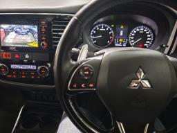 2018 Outlander  2017 Lexus Nx300h image 5