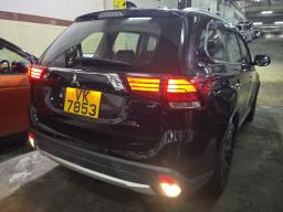 2018 Outlander  2017 Lexus Rx300h image 4