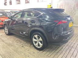 2018 Outlander  2017 Lexus Rx300h image 9