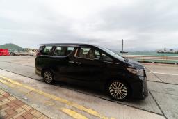 Alphard Great Condition image 2
