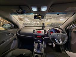 Excellent condition 2012 Kia Sportage image 7