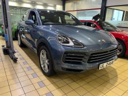 Low mileage high options Porsche Cayenne image 3