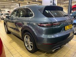 Low mileage high options Porsche Cayenne image 5