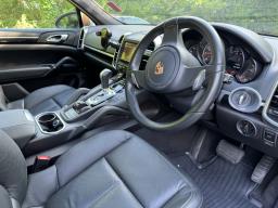 Porsche Cayenne 2013 very good condition image 1