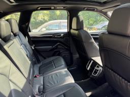 Porsche Cayenne 2013 very good condition image 8