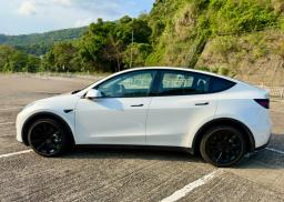 Tesla Model Y Long Range under warranty image 1