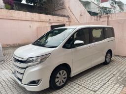 Toyota Noah image 1