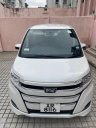 Toyota Noah image 2