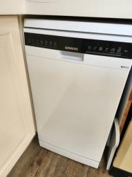 Siemens Slimline Dishwasher image 1