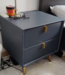 Bed side table - very good condition image 1