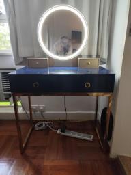 Dressing Table with light up mirror image 1