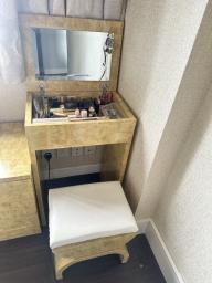 Gently used flip up makeup table image 1