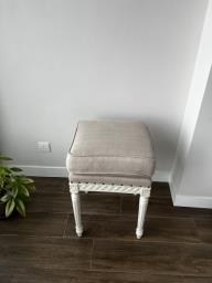 La Boutique cushioned square stool image 1