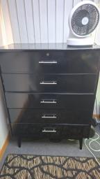 Chest of drawers image 1