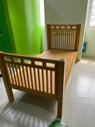 Free   Single Bed image 1