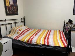 Free Doublequeen bed and mattress image 2