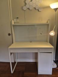 Free Ikea desk image 1