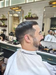 Free mens haircuts - Barbershop image 3