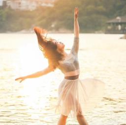 Photographer look for a Ballet Dancer image 1