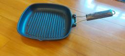 Used Saporella cast iron grill pan image 1