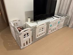 Play pen in excellent condition image 1