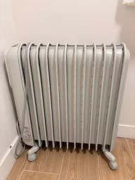 Delonghi oil filled heater image 1