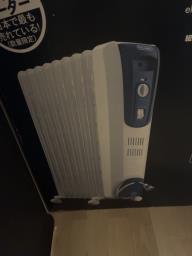Delonghi oil heater with wheels image 1