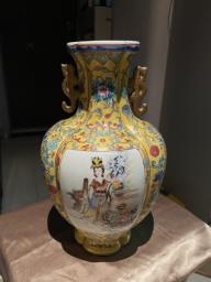 Famille Vase image 1