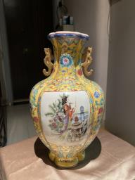 Famille Vase image 2