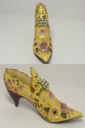 golden shoe decoration only image 1