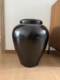 Metal vase image 1