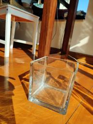 Short and wide glass vase image 1