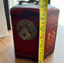 Vintage Oriental storage box image 4