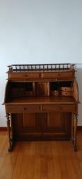 Beautifula Vintage Roll Top Desk image 2