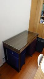 Free study desk in good condition image 1