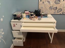 White Childrens desk image 1